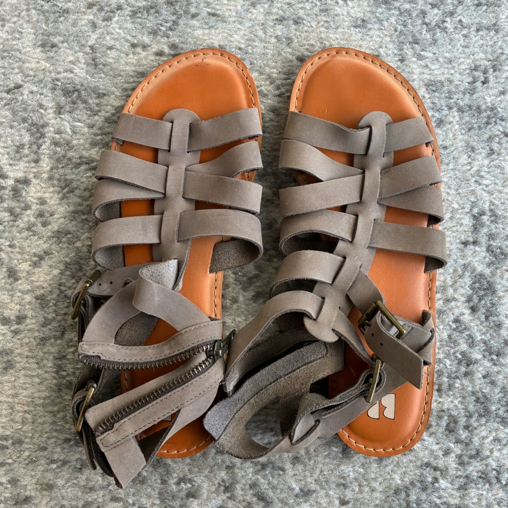 BP Taupe Gladiator Sandals with Back Zipper – Size 8
